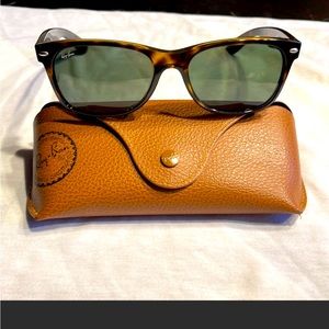 Ray-Ban Sunglasses RB 2132 New Wayfarer 902L